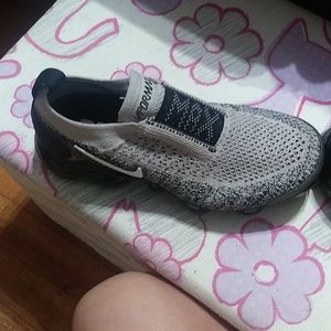 Moon particle vapormax